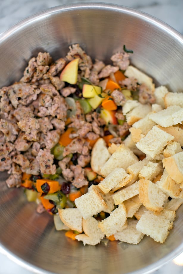 MUFFIN SAUSAGE SWEET POTATO STUFFING WITH APPLES AND CRANBERRIES