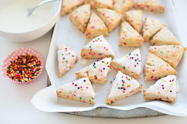 https://www.hellowonderful.co/ckfinder/userfiles/images/11-funfetti-scones-recipe-birthday.jpg