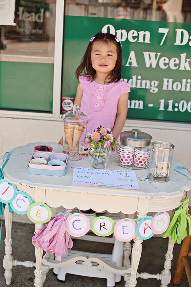 MAKE AN ICE CREAM STAND