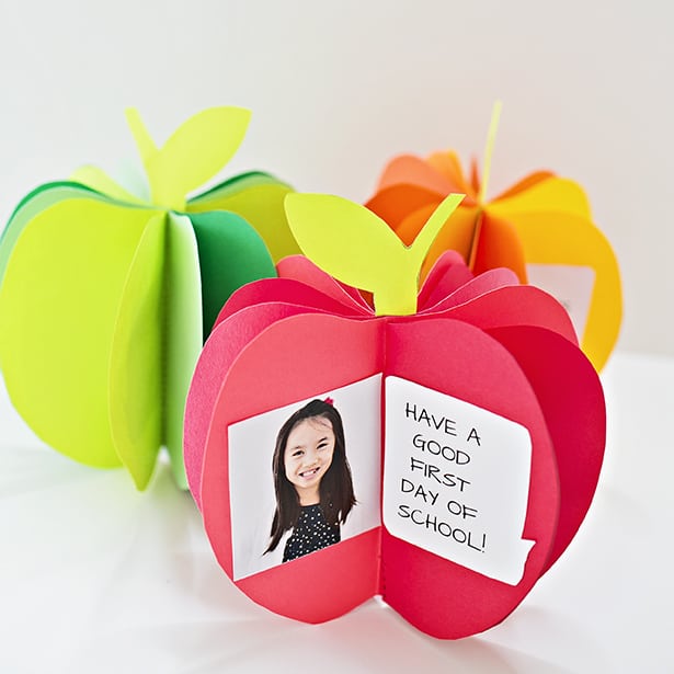 Create a cute keepsake and give your kids a boost of confidence as they go back to school with this fun 3D paper apple book (with free printable)!