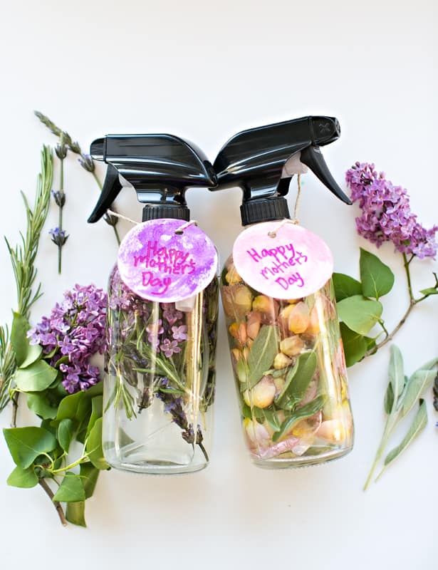 Como fazer perfume de flores de jardim em casa