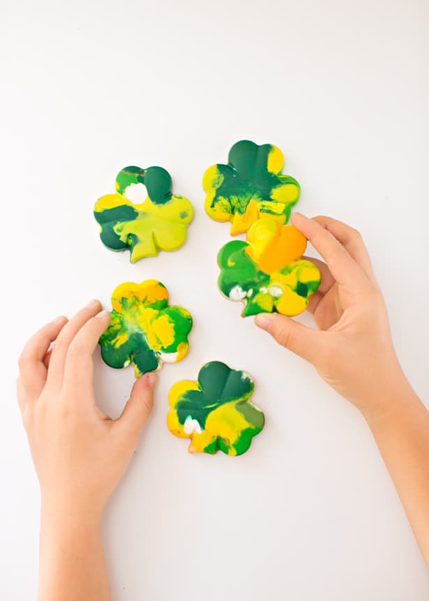 ST. PATRICK'S DAY SHAMROCK CRAYONS