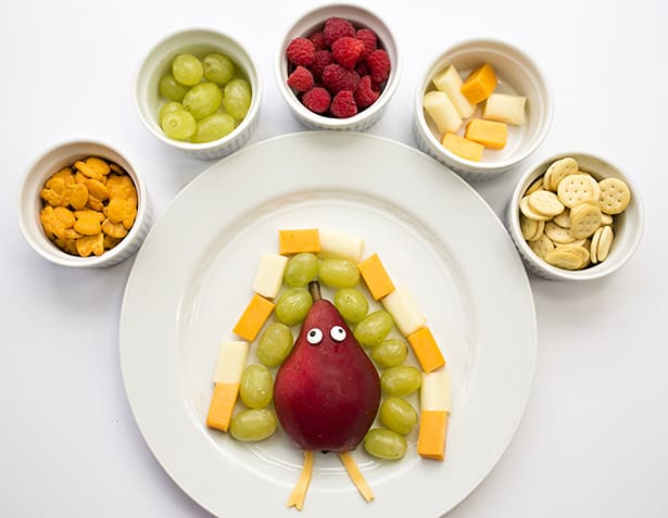 THANKSGIVING CHEESE CRACKER AND FRUIT TURKEY SNACK