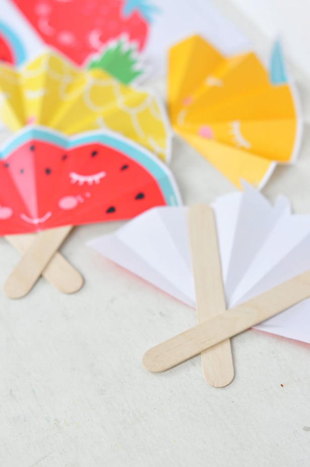 Summer DIY: Paper fan that spins - MommyZones