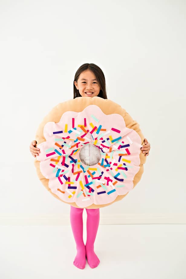 https://www.hellowonderful.co/ckfinder/userfiles/images/6-diy-no-sew-felt-donut-costume-kids.jpg