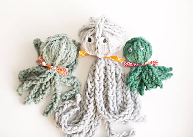 FINGER KNIT OCTOPUS + REVIEW OF KNITTING WITHOUT NEEDLES BOOK