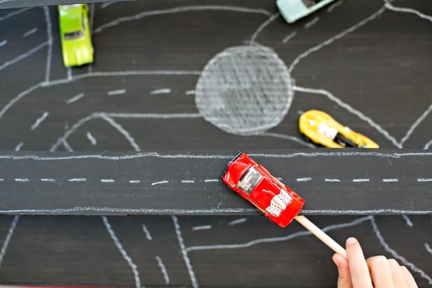 BUILD A MAGNETIC CARDBOARD CAR RACETRACK