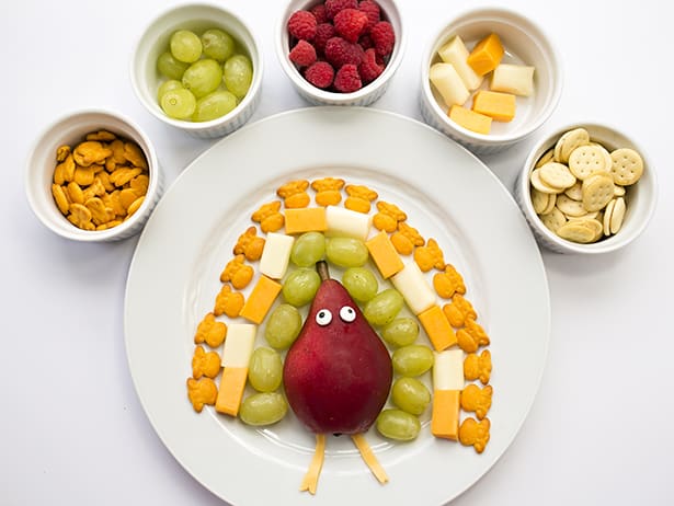 THANKSGIVING CHEESE CRACKER AND FRUIT TURKEY SNACK