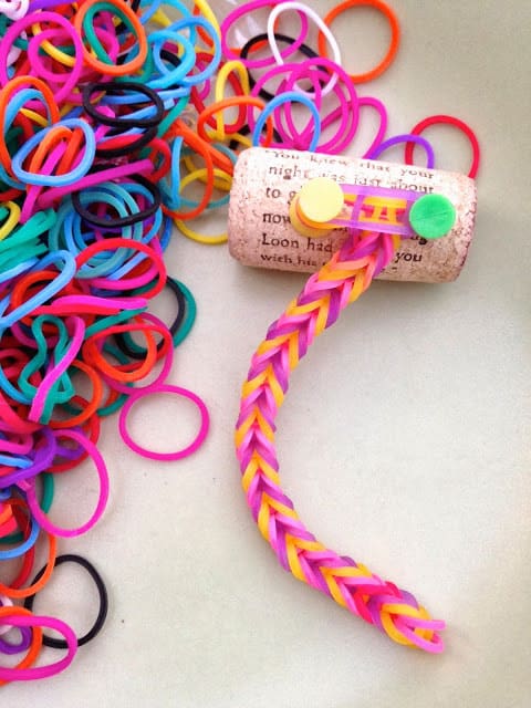 DIY FRIENDSHIP BRACELET MAKER