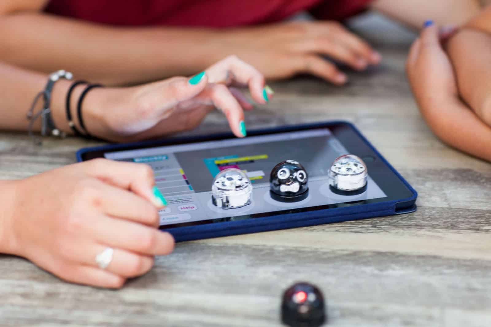 Ozobot Bit is an Amazing Little Robot Your Child Can Program - Dad Logic