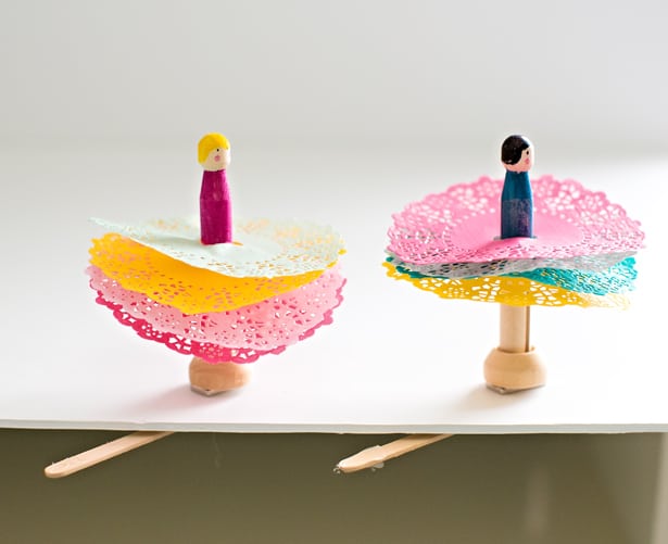 MAGNETIC DANCING DOILY PEG DOLLS