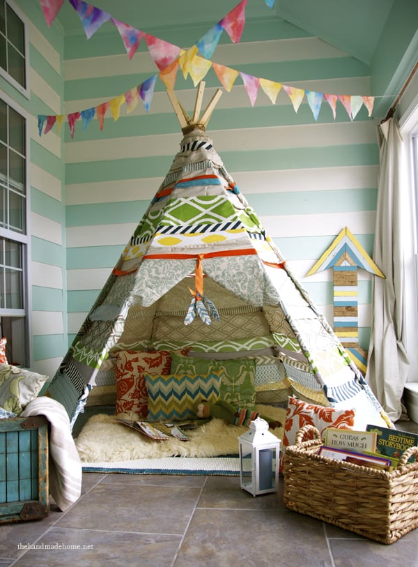 Cozy and creative reading nooks for kids that encourage reading in inspiring kids' rooms and spaces.