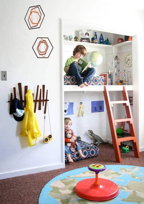 Cozy and creative reading nooks for kids that encourage reading in inspiring kids' rooms and spaces.