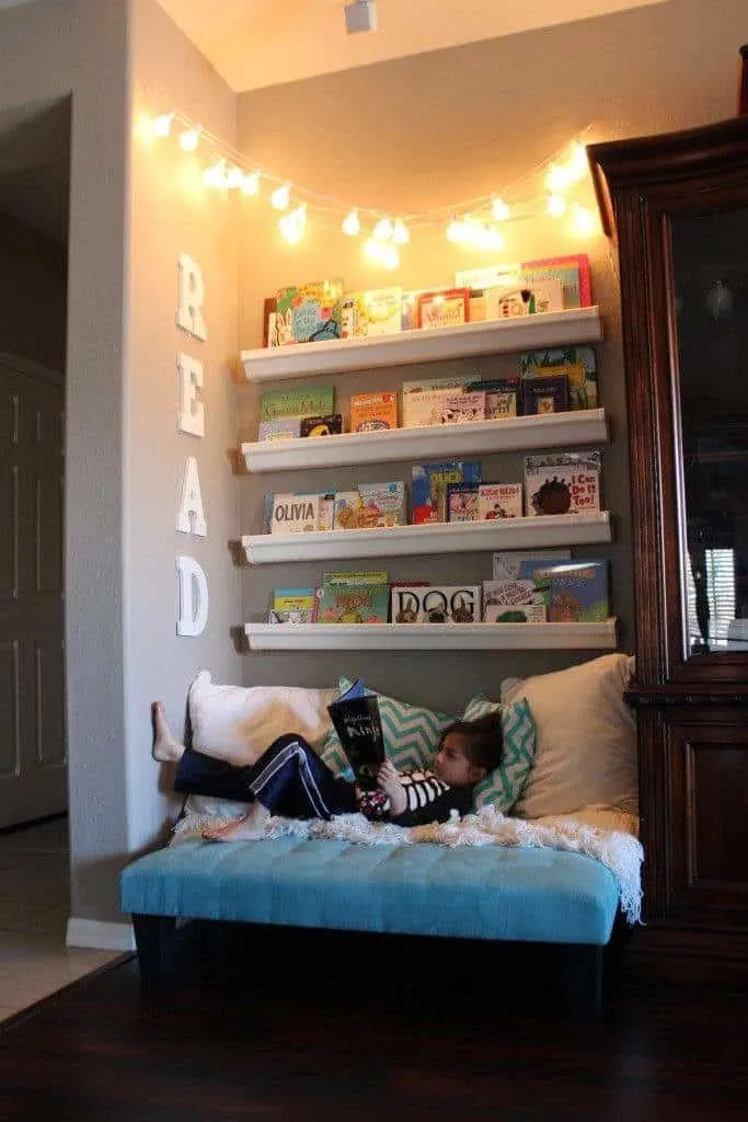 Cozy and creative reading nooks for kids that encourage reading in inspiring kids' rooms and spaces.