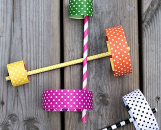 10 CLEVER WAYS TO PLAY WITH PAPER STRAWS