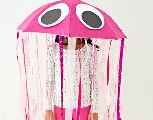 EASY DIY JELLYFISH HALLOWEEN COSTUME FOR KIDS