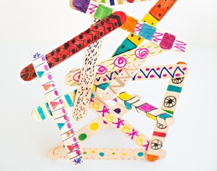 EASY POPSICLE STICK ART SCULPTURES WITH KIDS