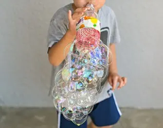 DIY RECYCLED BOTTLE BUBBLE BLOWER