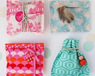 NO SEW FABRIC GIFT BAGS