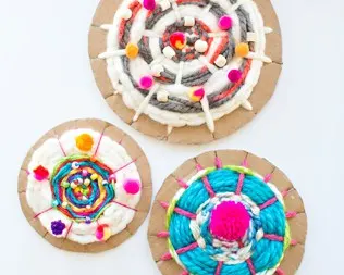 EASY CARDBOARD CIRCLE WEAVING FOR KIDS