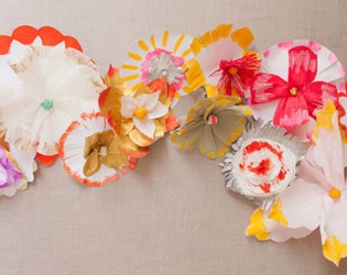 12 DAZZLING FLOWER CRAFTS