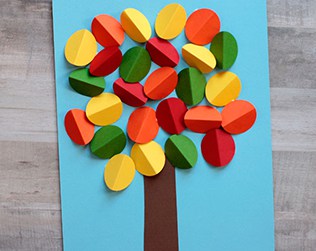 https://www.hellowonderful.co/wp-content/uploads/2017/10/fall-tree-art-projects-kids.jpg