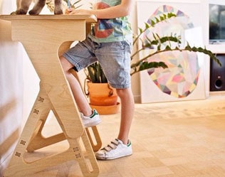 MODERN WOODEN STANDING DESK FOR KIDS FROM JASWIG
