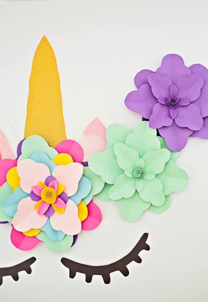 Create a beautiful and easy DIY unicorn flower backdrop for party decor!