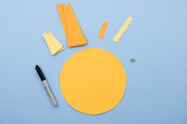 Teach your little ones how to tell time with this cute DIY sun clock craft and learning tool!