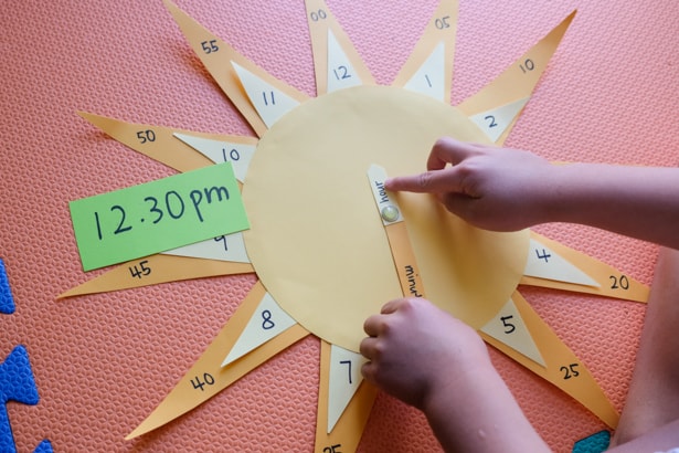 Teach your little ones how to tell time with this cute DIY sun clock craft and learning tool!