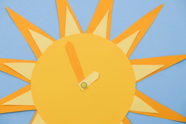 Teach your little ones how to tell time with this cute DIY sun clock craft and learning tool!