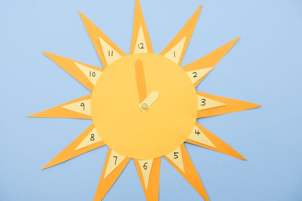 Teach your little ones how to tell time with this cute DIY sun clock craft and learning tool!