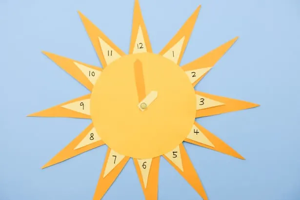 Teach your little ones how to tell time with this cute DIY sun clock craft and learning tool!