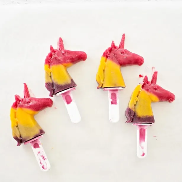 Make your own healthy and delicious rainbow unicorn fruit (and vegetable!) pops - a refreshing summer treat for kids!