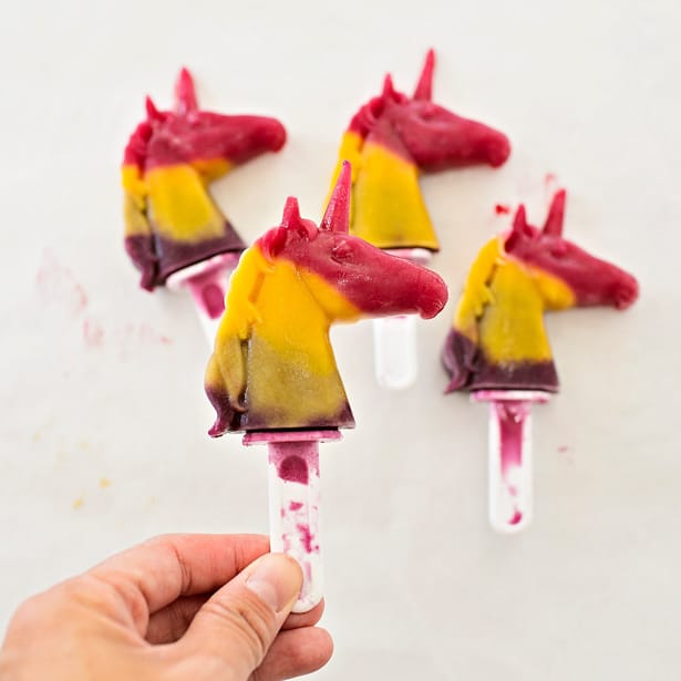 Make your own healthy and delicious rainbow unicorn fruit (and vegetable!) pops - a refreshing summer treat for kids!