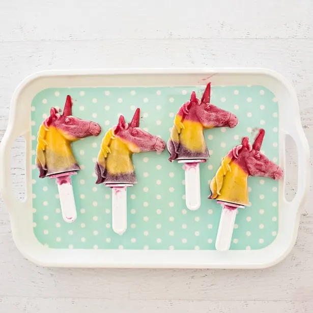 Make your own healthy and delicious rainbow unicorn fruit (and vegetable!) pops - a refreshing summer treat for kids!