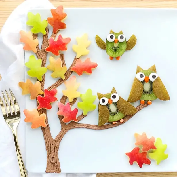 This owl fall fruit art is an adorably delicious healthy snack for kids!