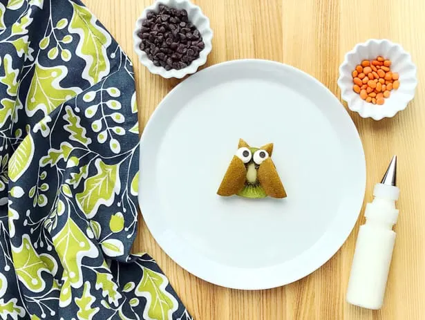 This owl fall fruit art is an adorably delicious healthy snack for kids!