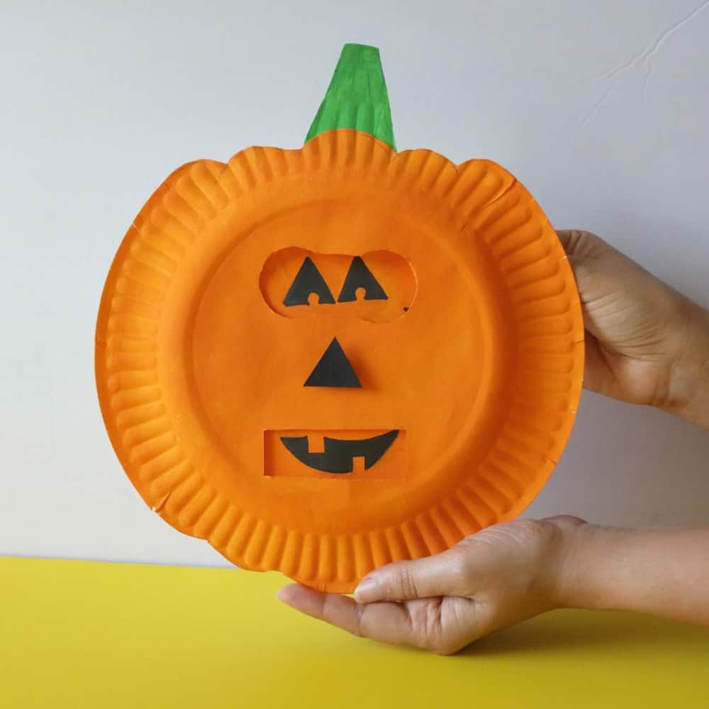 Help kids explore emotions using this simple shapes of jack-o-lantern faces with this fun seaosnal pumpkins emotion craft!