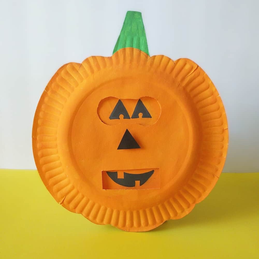 Help kids explore emotions using this simple shapes of jack-o-lantern faces with this fun seaosnal pumpkins emotion craft!