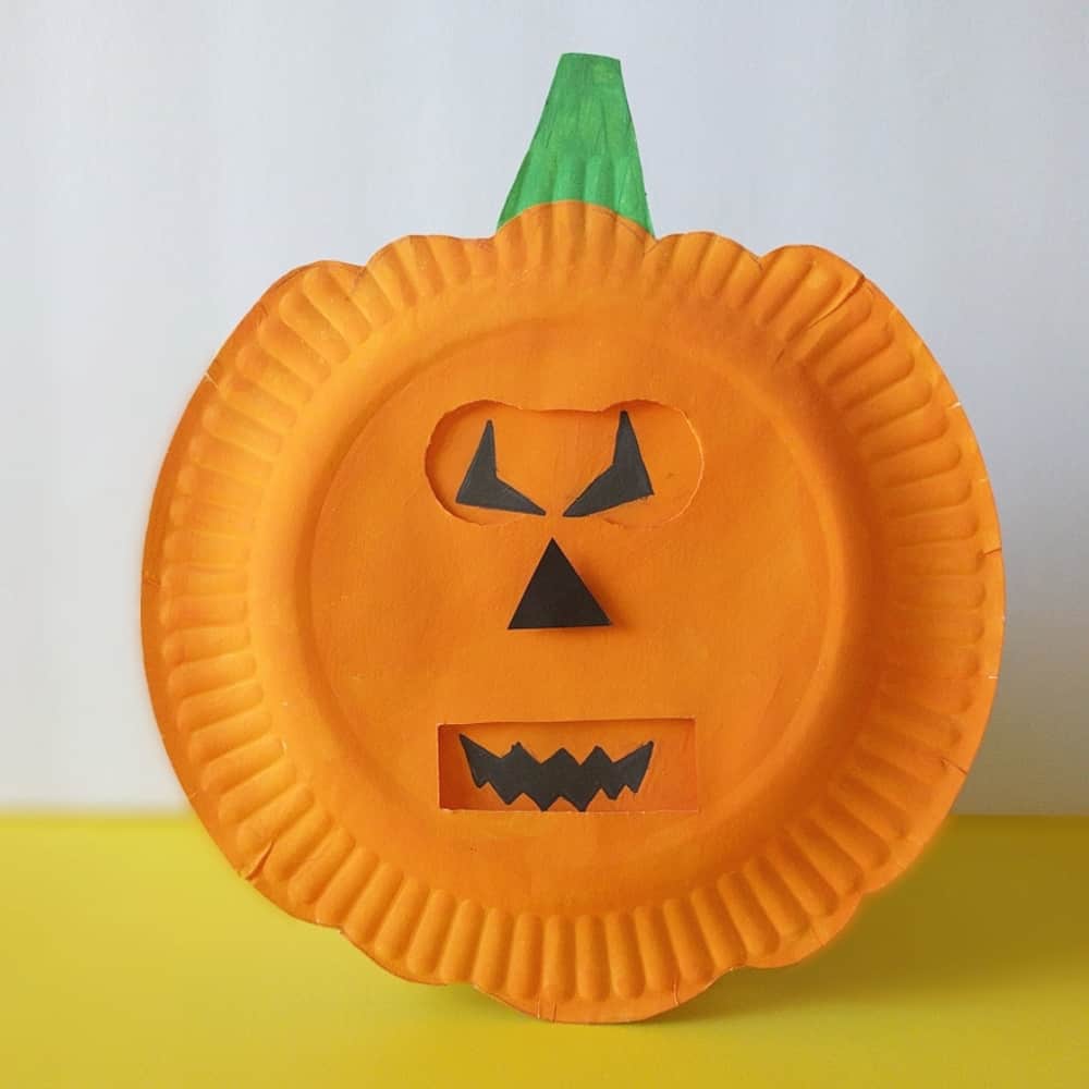 Help kids explore emotions using this simple shapes of jack-o-lantern faces with this fun seaosnal pumpkins emotion craft!