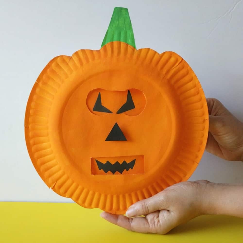 Help kids explore emotions using this simple shapes of jack-o-lantern faces with this fun seaosnal pumpkins emotion craft!