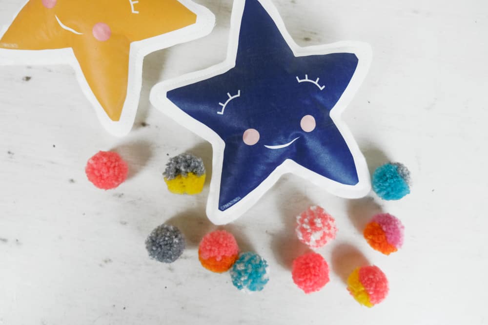 Create your own adorable holiday star softies with this simple DIY project.