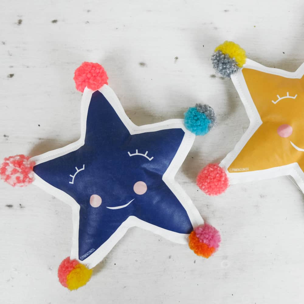 Create your own adorable holiday star softies with this simple DIY project.