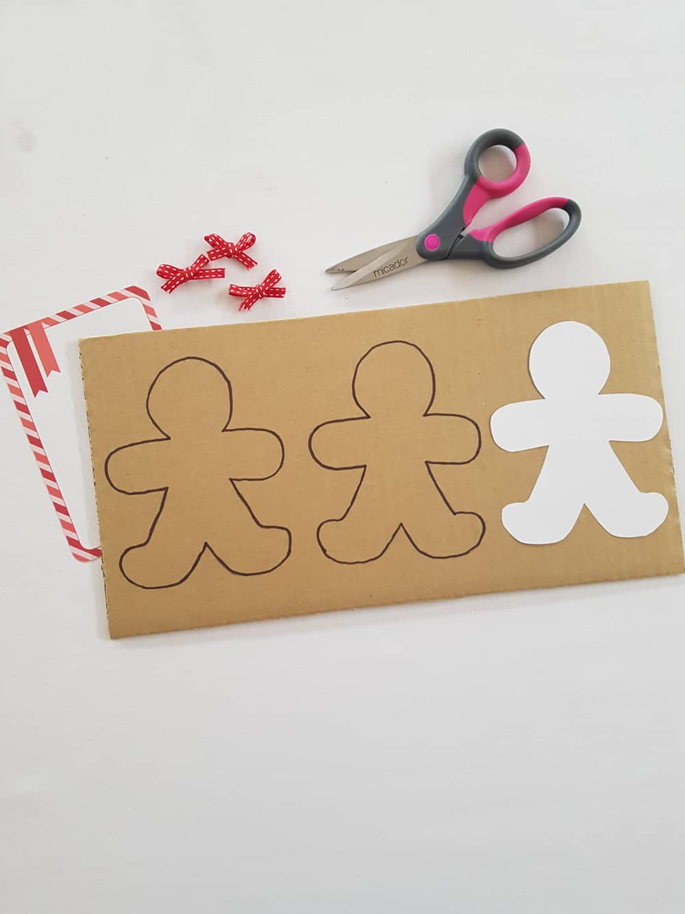 A simple gingerbread lacing activity for holiday-themed fine motor skill practice. 