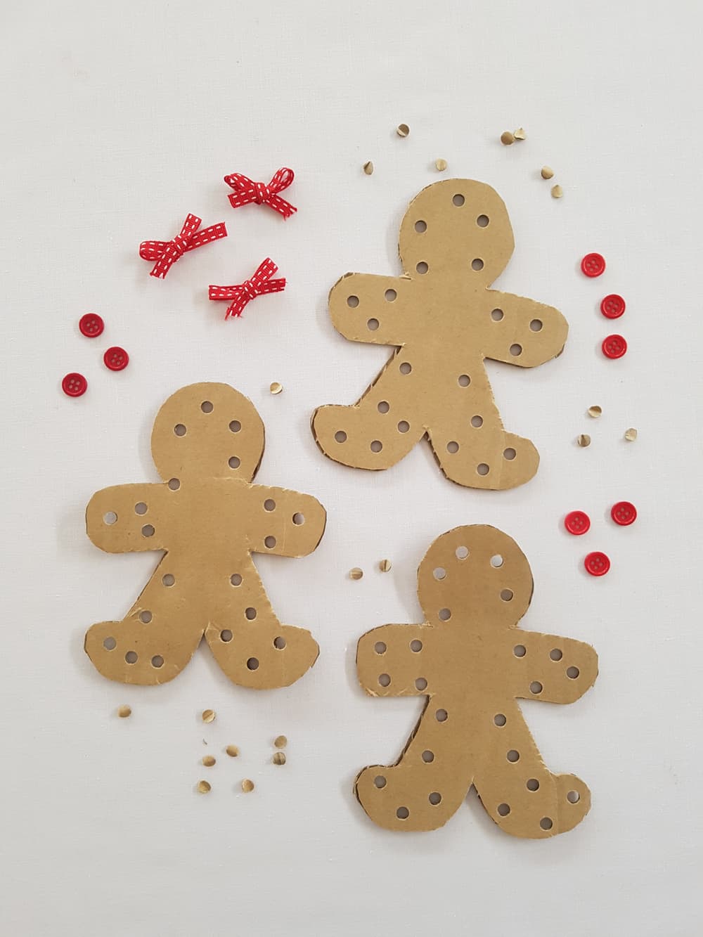 A simple gingerbread lacing activity for holiday-themed fine motor skill practice. 