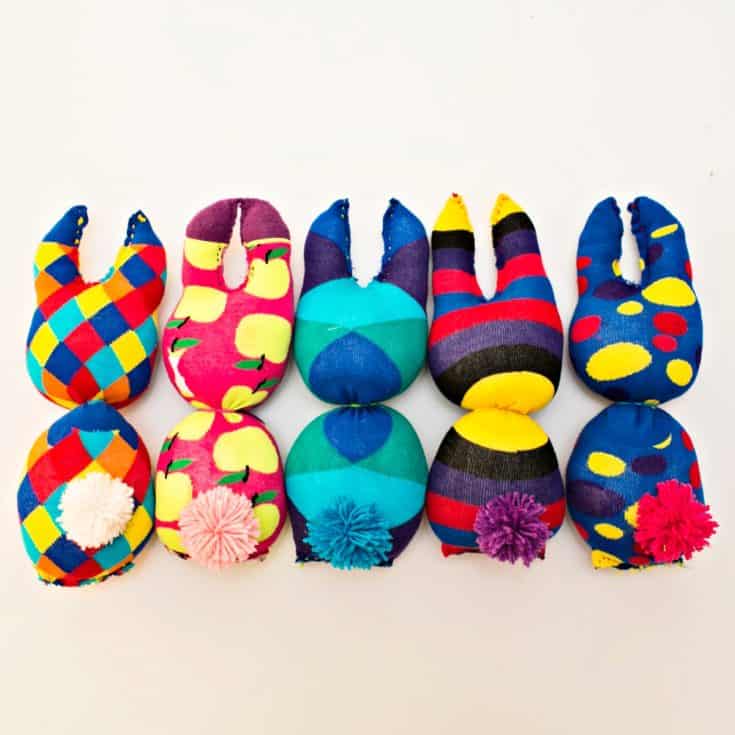 EASY DIY SOCK BUNNIES