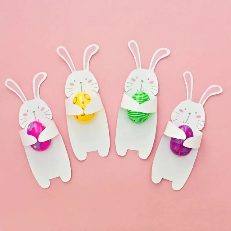 BUNNY HOLDING EASTER EGG CRAFT