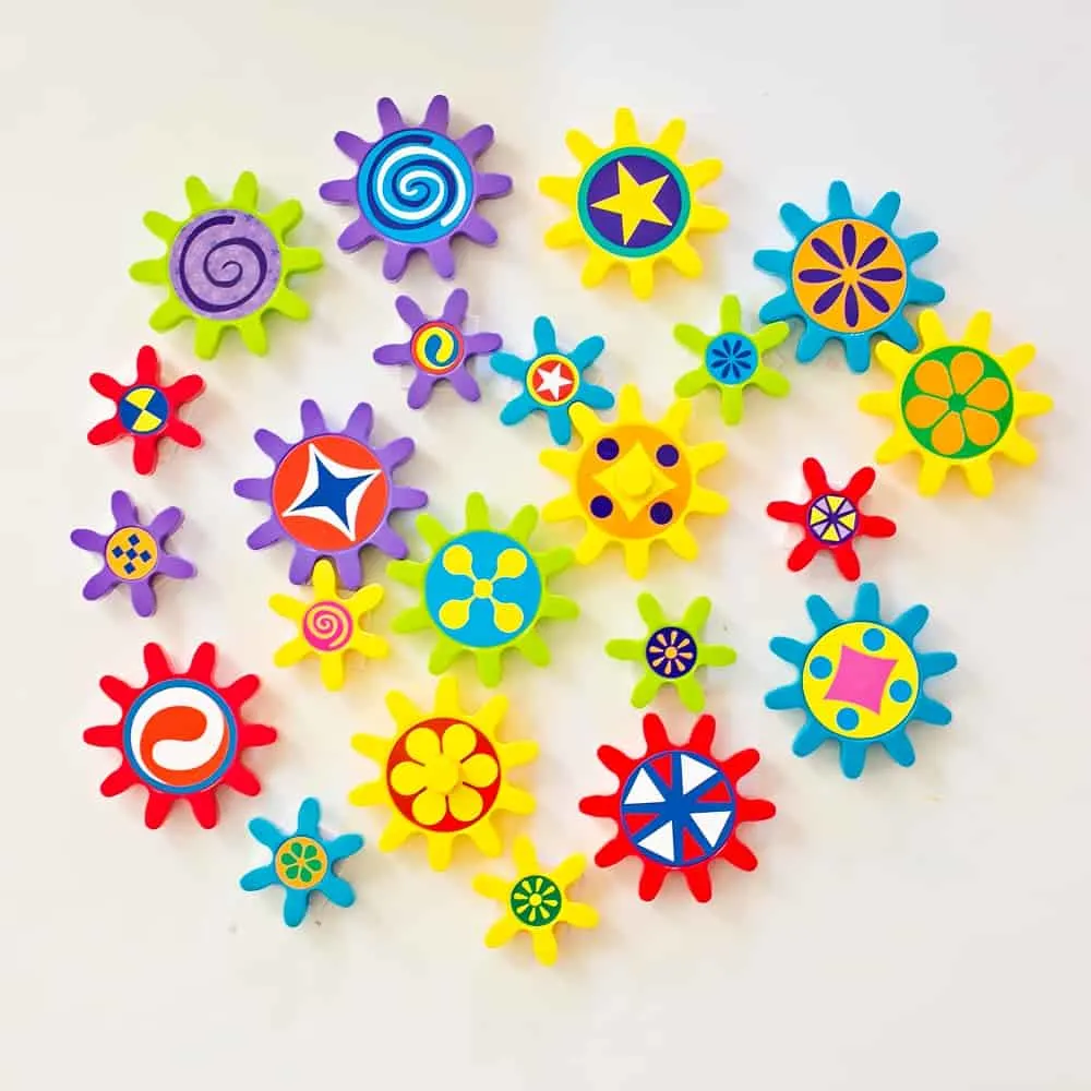 PLAY AND LEARN WITH THIS ENGAGING TURN & LEARN MAGNETIC GEARS TOY ...