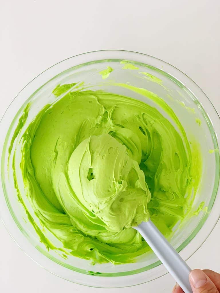 green vanilla buttercream frosting